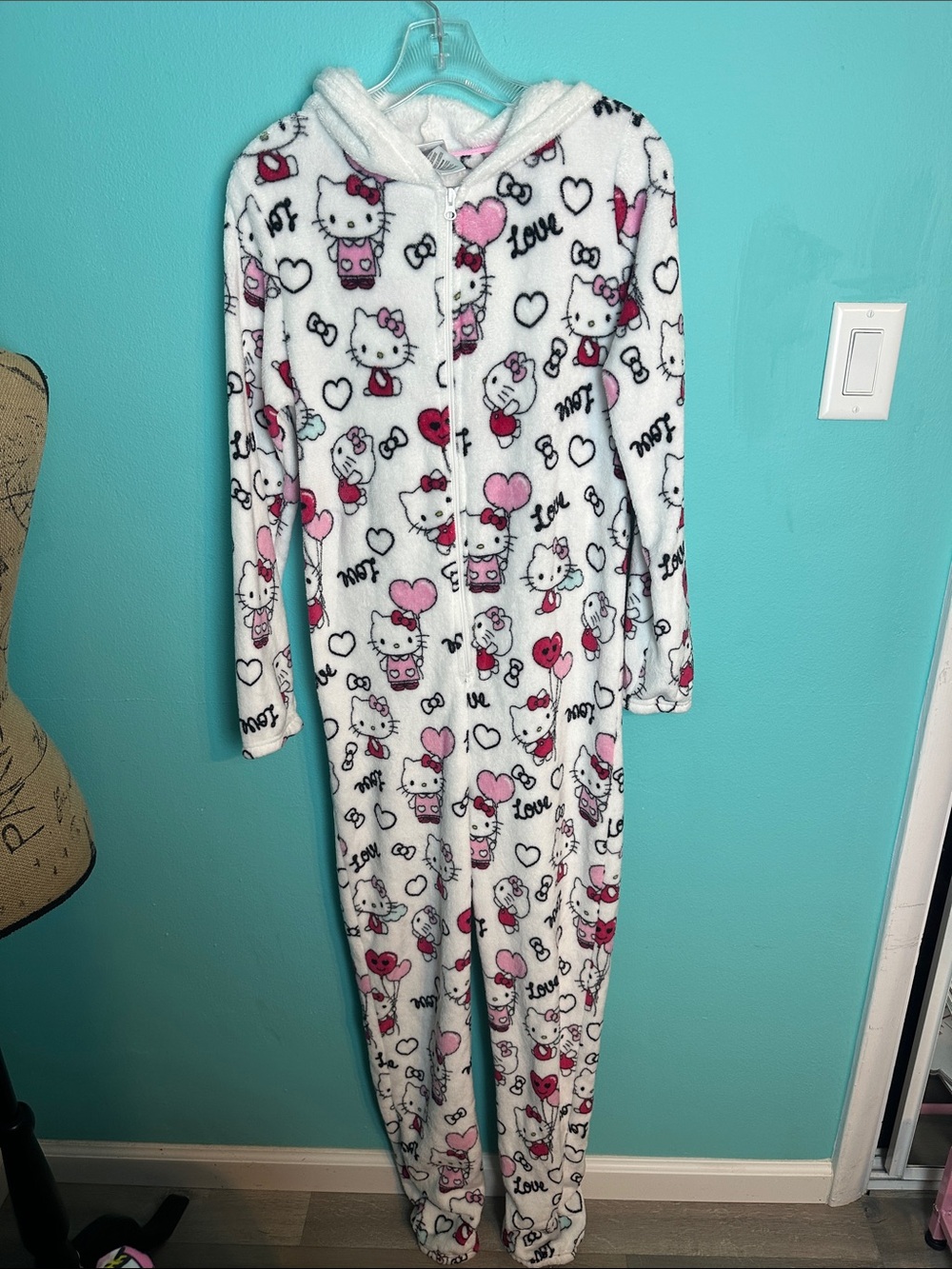 Hello Kitty by Sanrio Super Soft Onesie Pajama Jumpsuit M